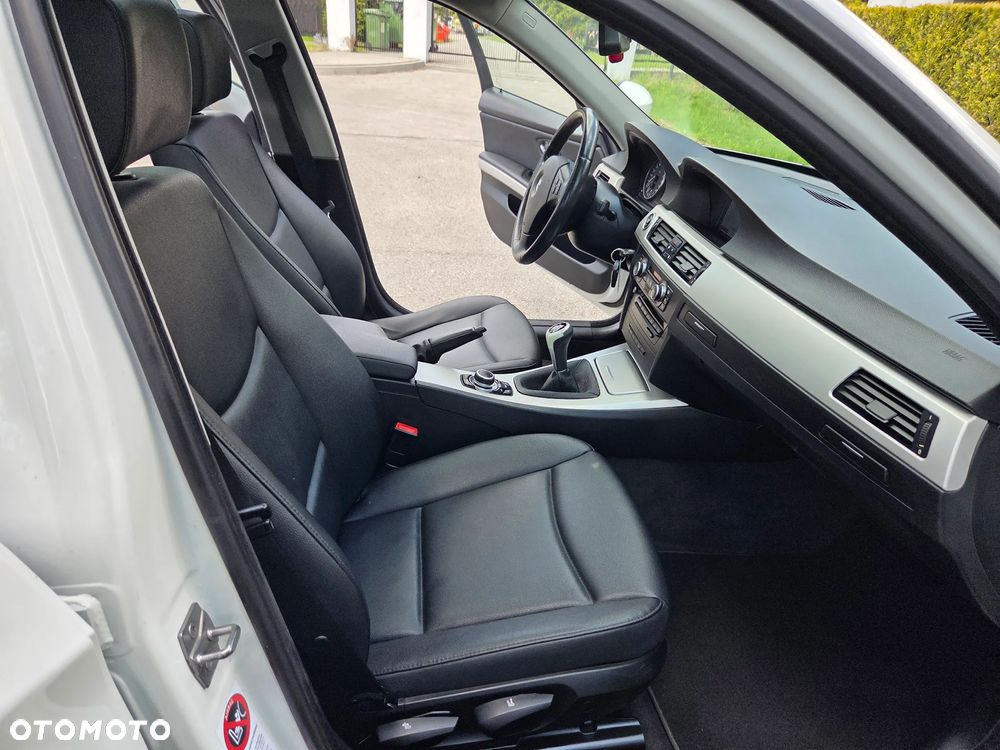 BMW Seria 3 318i Edition Exclusive - 28