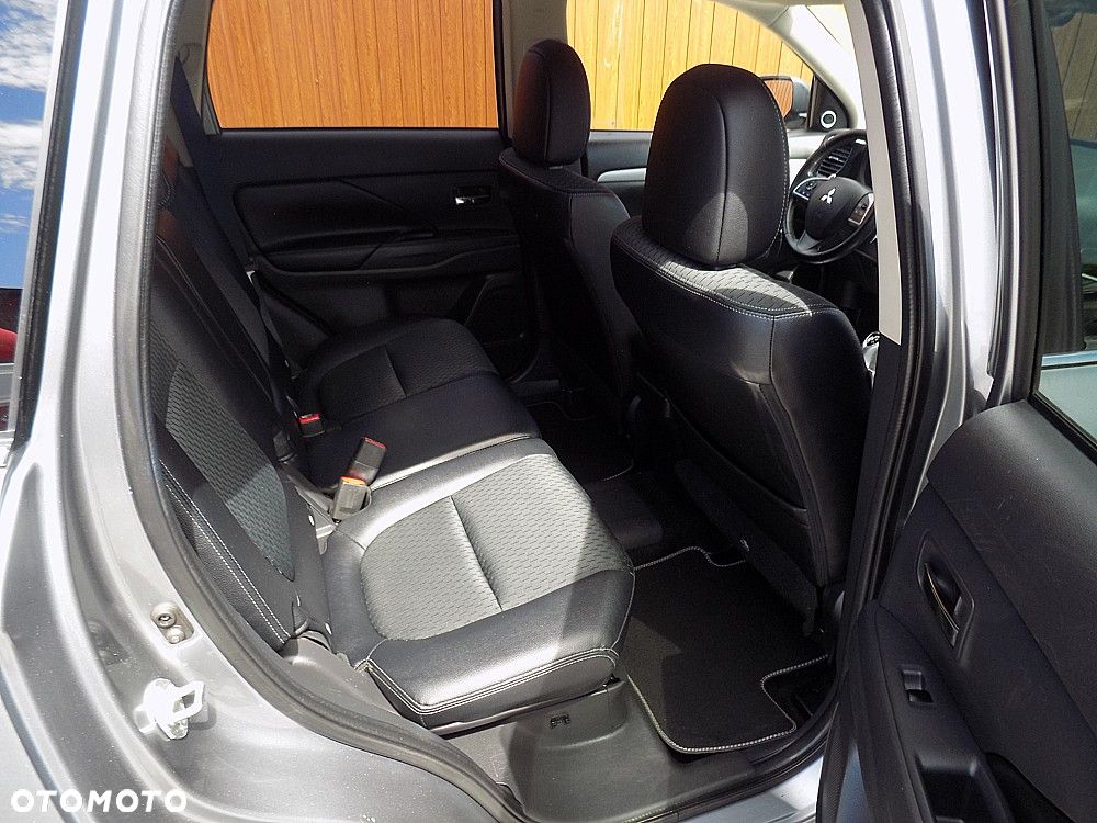 Mitsubishi Outlander 2.0 4WD Top - 7