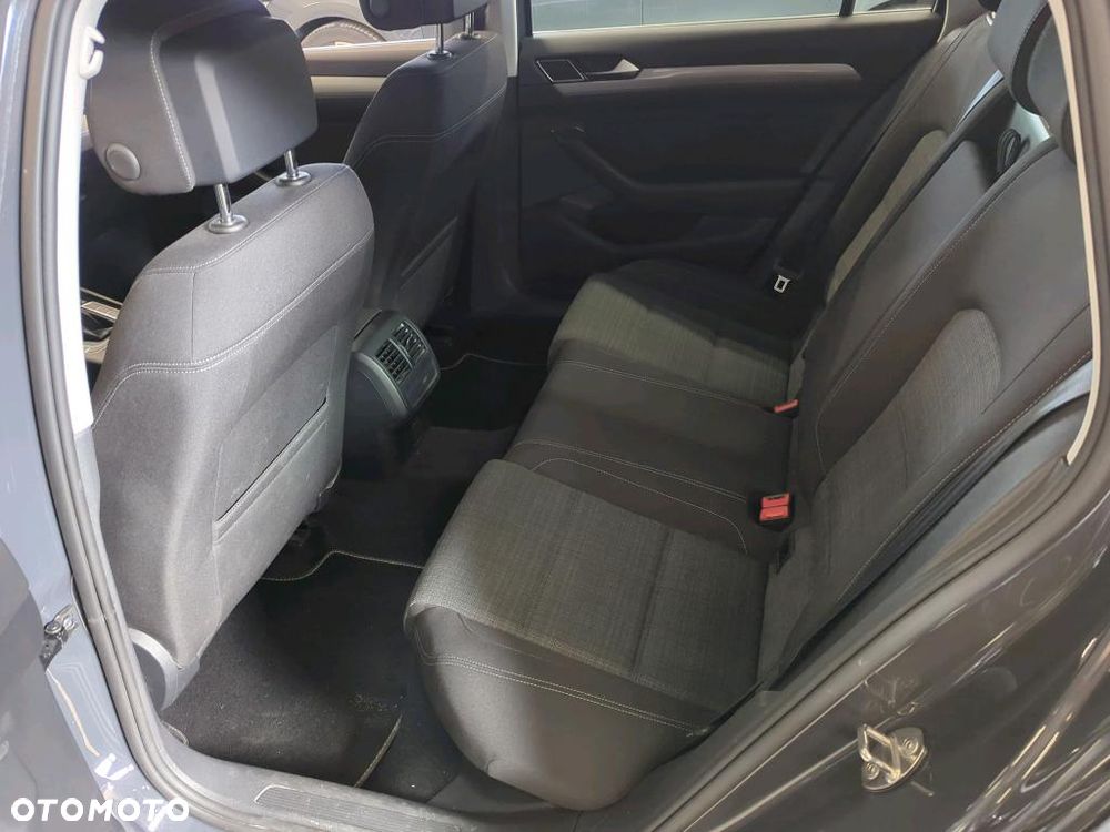 Volkswagen Passat Variant 1.5 TSI EVO Business DSG - 9