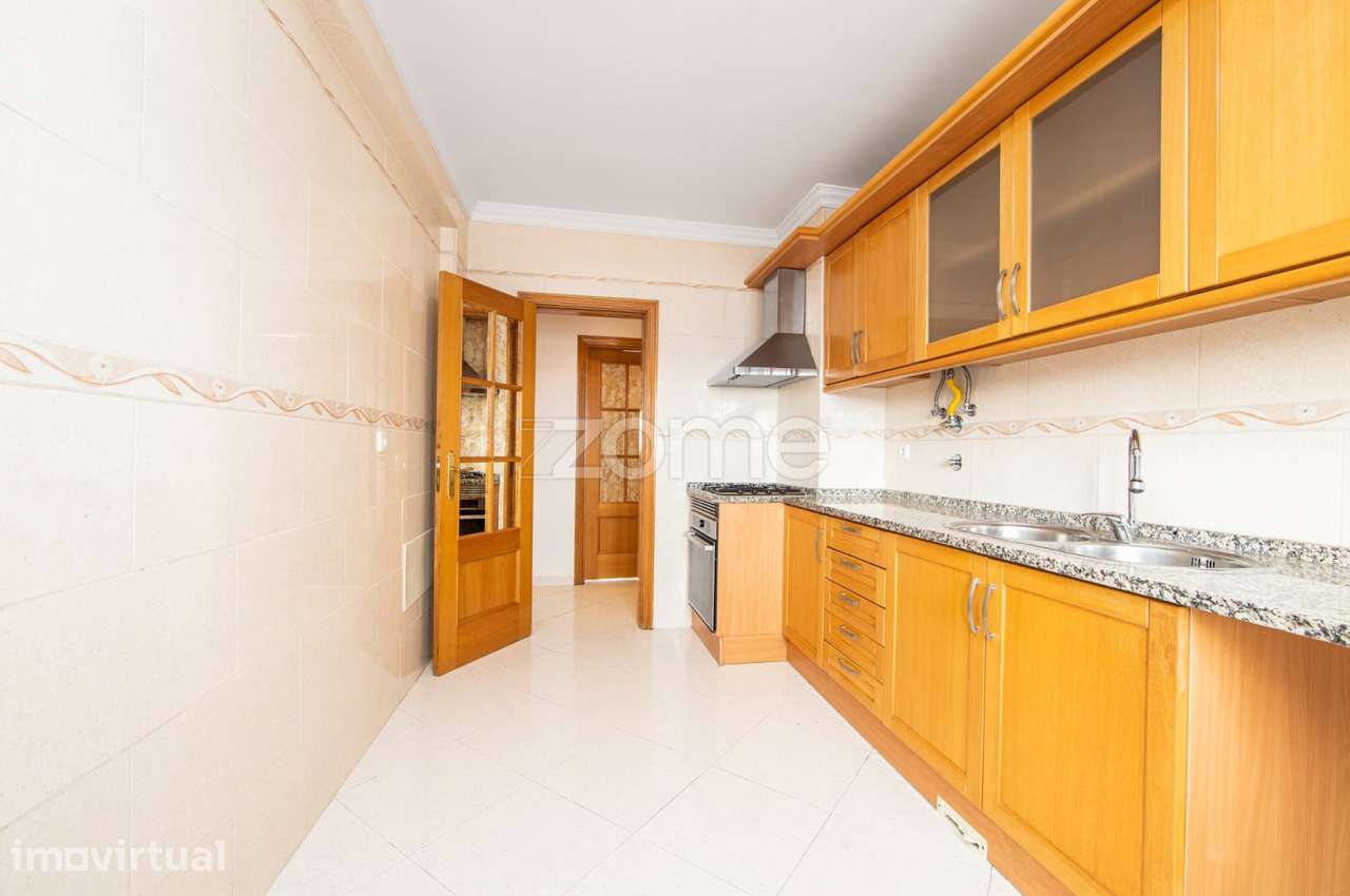 Apartamento T2 no Centro da Quinta do Conde - Grande imagem: 2/17
