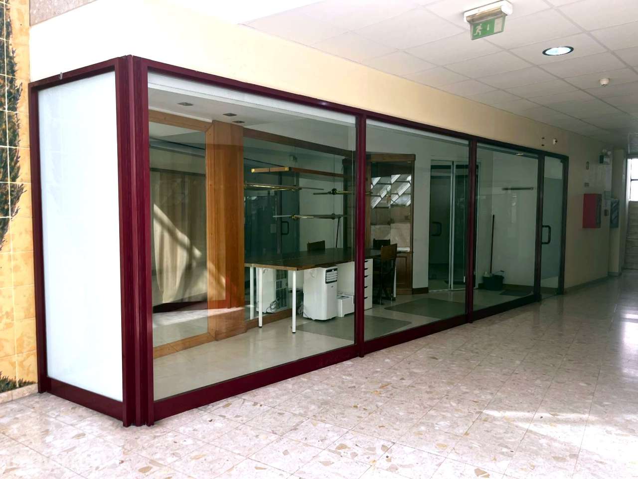 Vende-se loja/escritório nas Galerias Topázio, em Coimbra - Grande imagem: 5/13