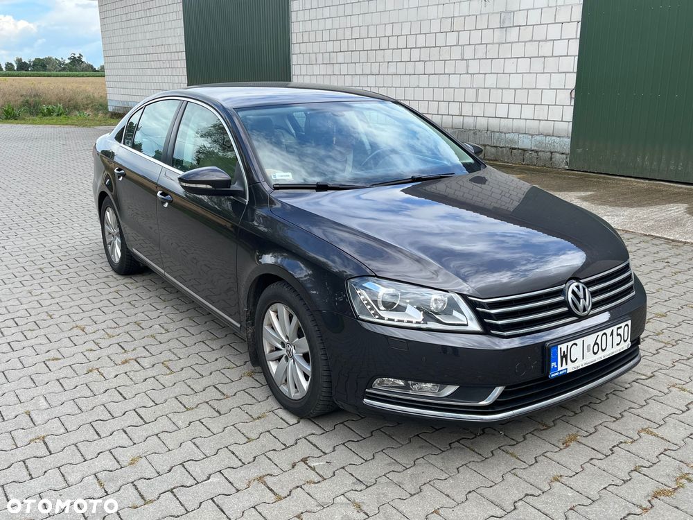 Volkswagen Passat - 1
