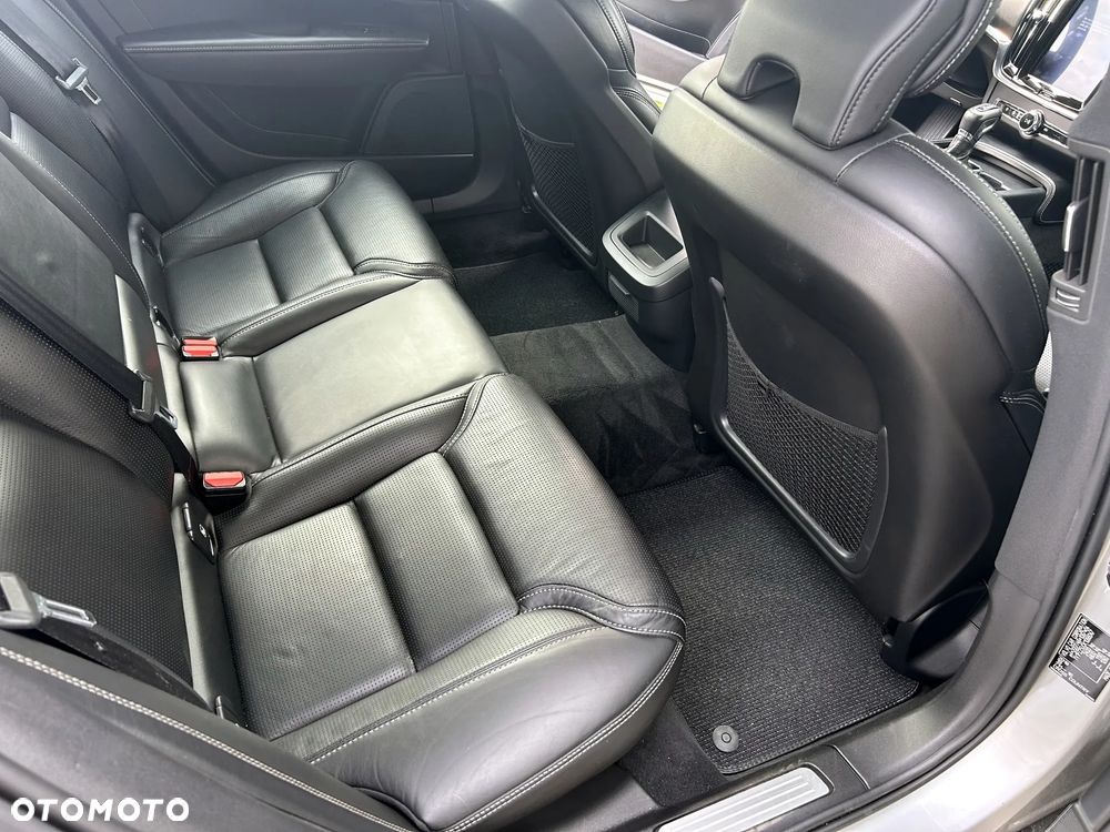 Volvo V90 Cross Country T5 AWD Ocean Race - 10