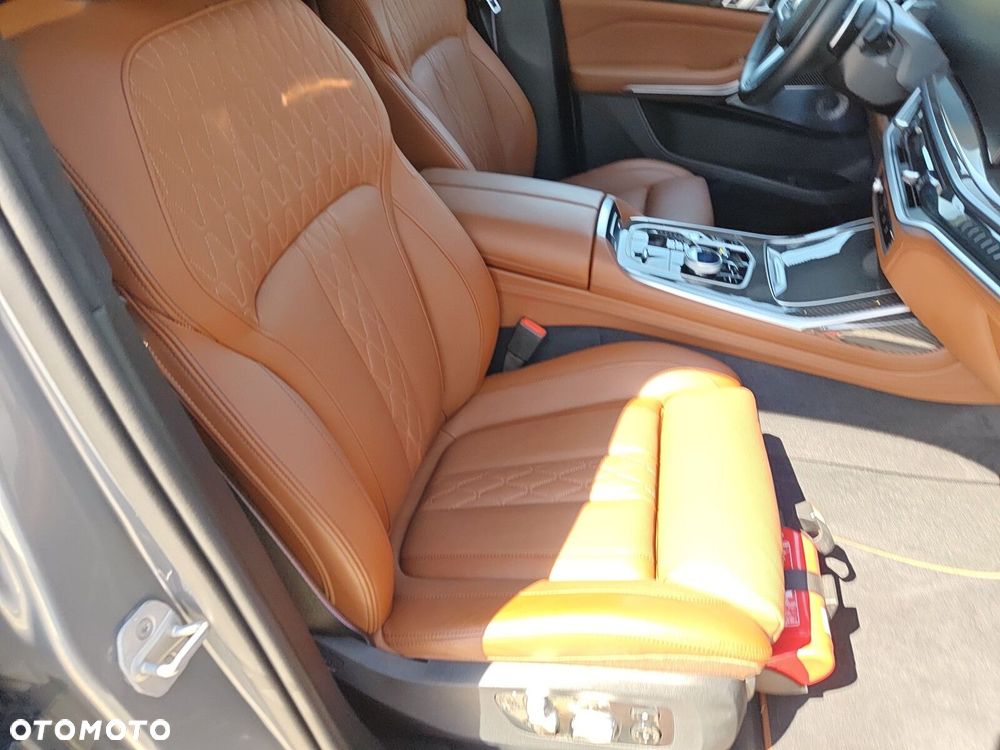 BMW X7 - 25