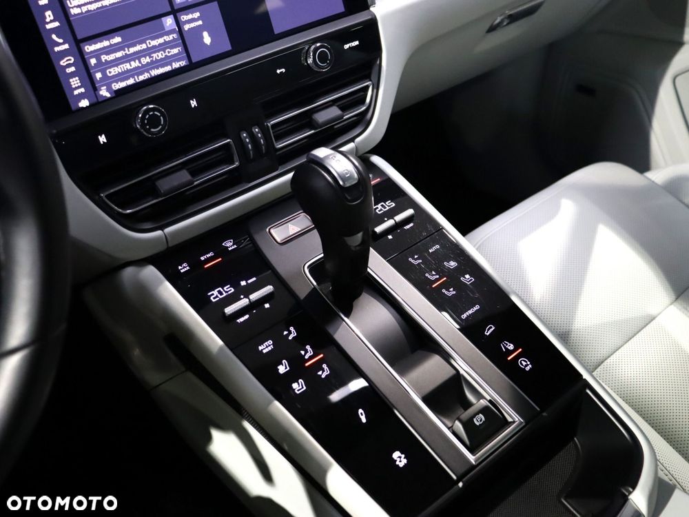 Porsche Macan T - 30