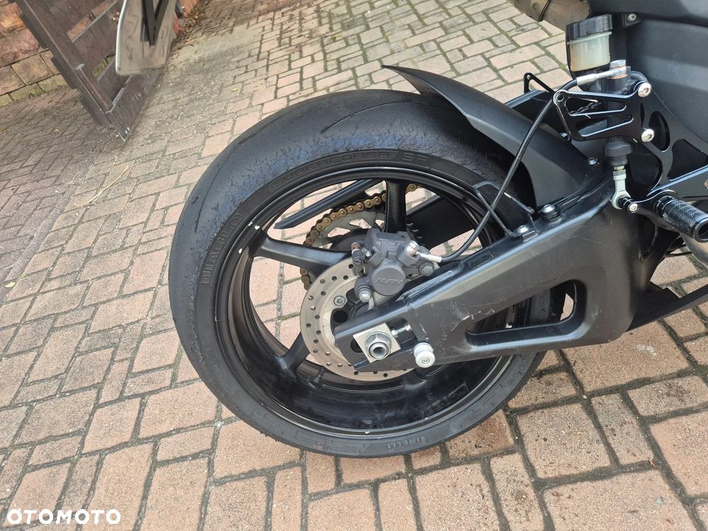 Yamaha R1 - 5