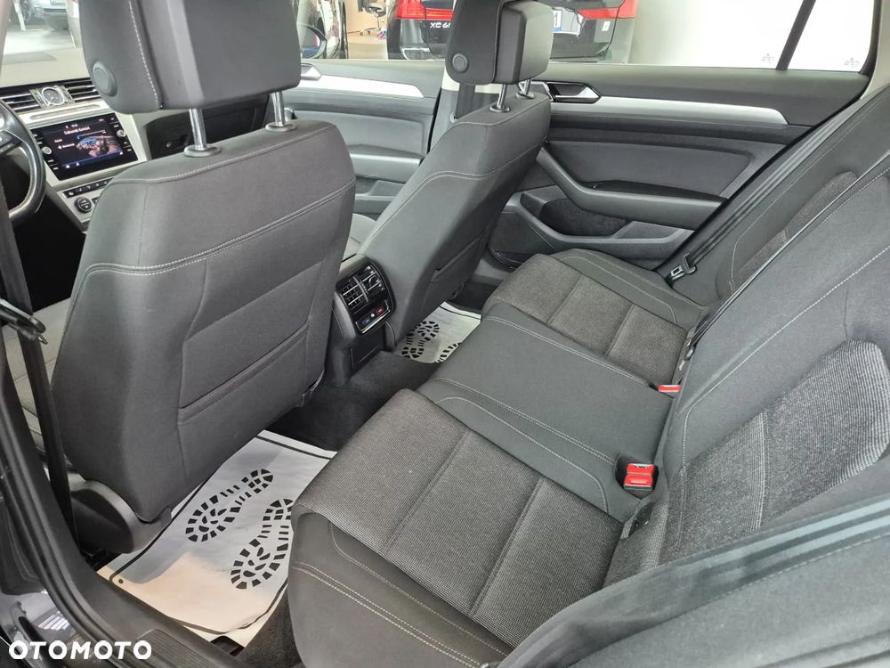 Volkswagen Passat - 19