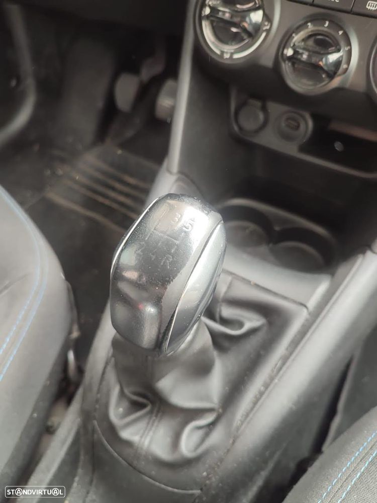Peugeot 208 - 8