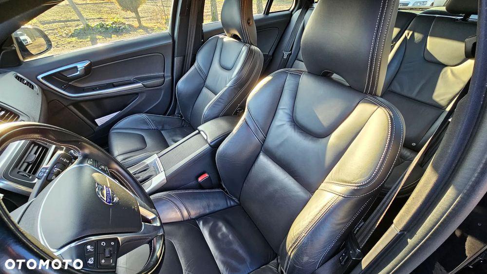 Volvo V60 D6 Plug-In-Hybrid AWD Geartronic Summum - 12