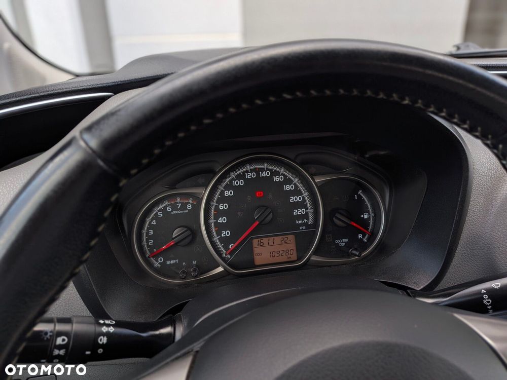 Toyota Yaris 1.0 Premium EU6 - 15