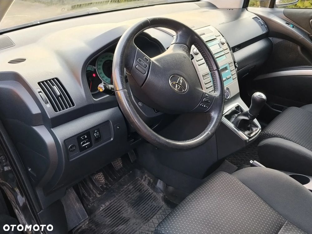 Toyota Corolla Verso 2.2 D-4D Premium - 9