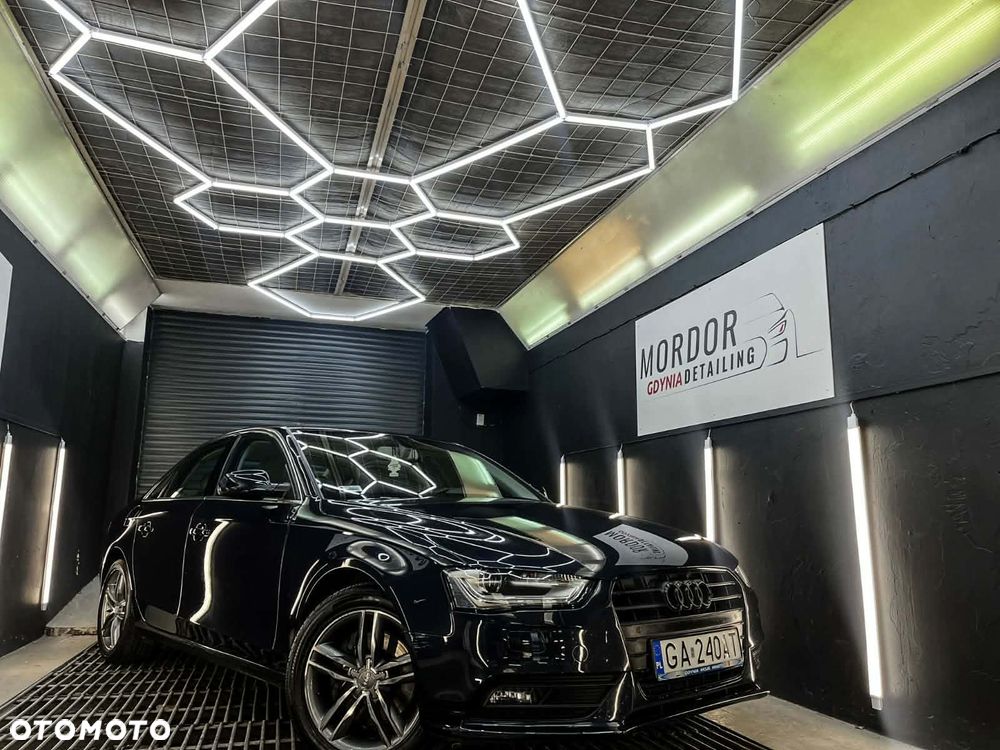 Audi A4 Limousine - 14