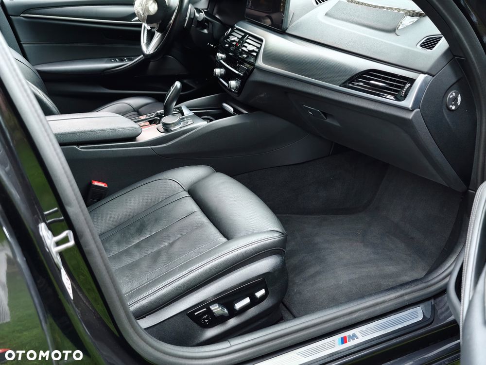 BMW Seria 5 530e xDrive M Sport sport - 12