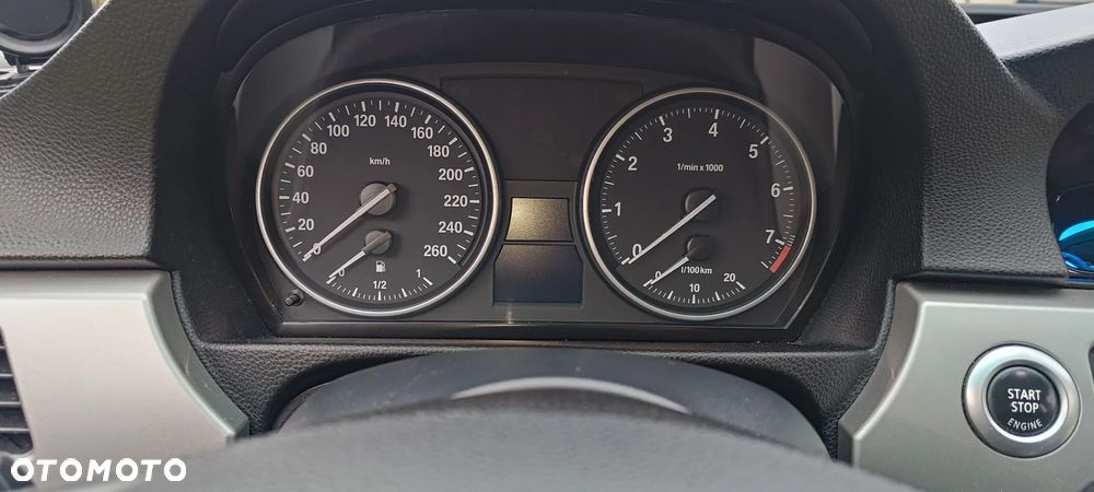 BMW Seria 3 330i - 16