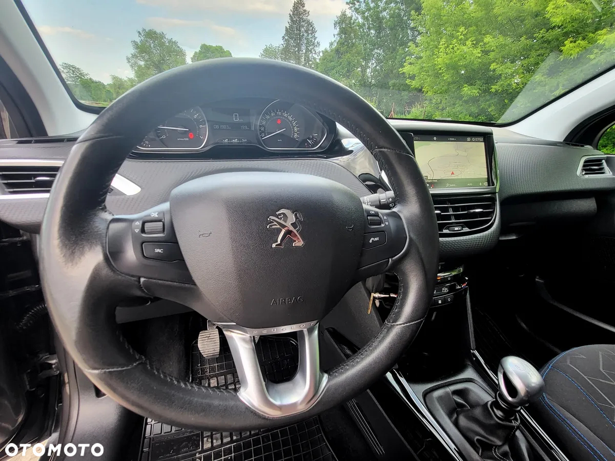 Peugeot 2008 1.2 Pure Tech GPF Signature S&S - 22