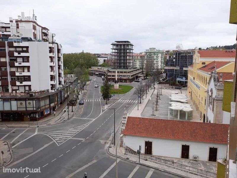 Vende-se apartamento T4 no centro da cidade de Leiria - Grande imagem: 3/3
