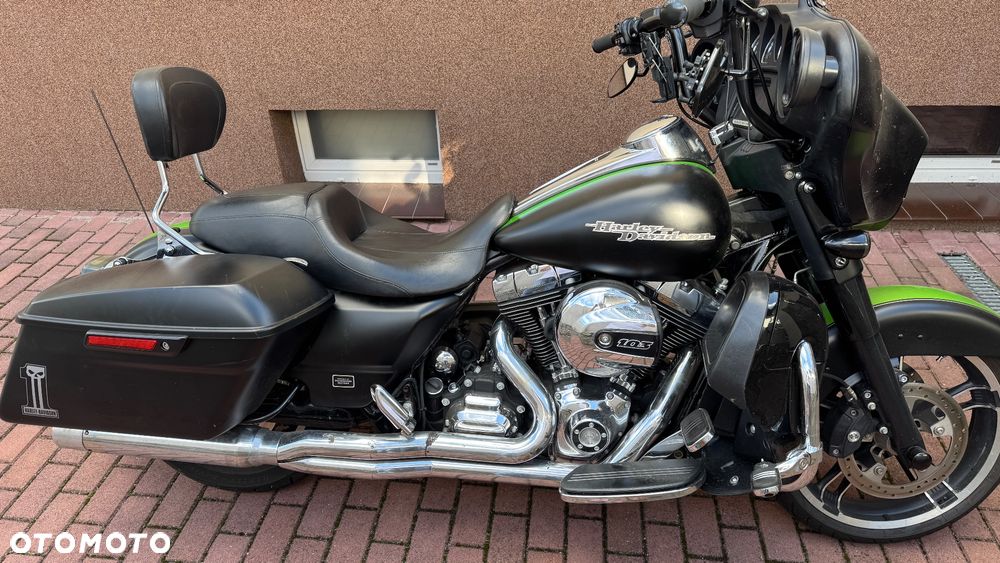 Harley-Davidson Touring Street Glide - 2