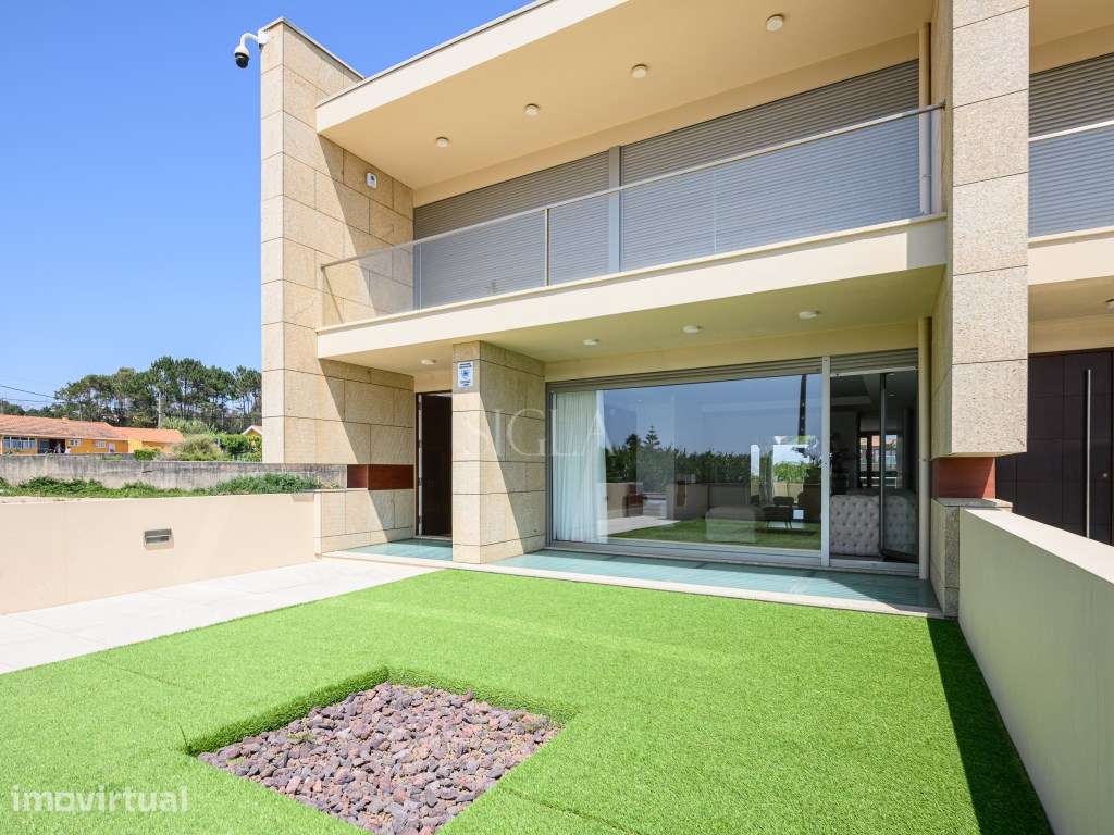 Moradia com Piscina em 1ª linha de Praia - Grande imagem: 3/52