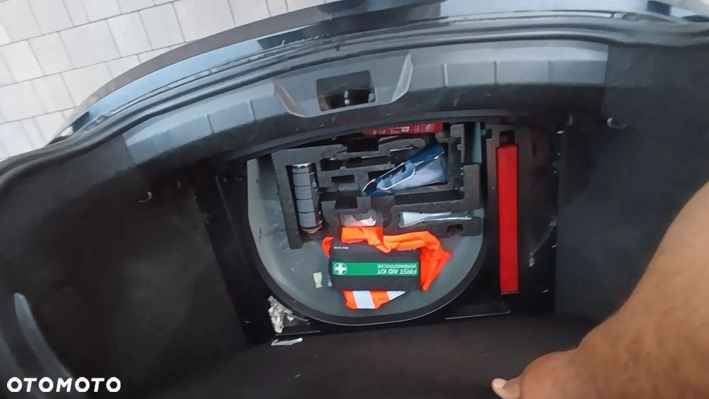 Volvo V40 D2 R-Design - 12