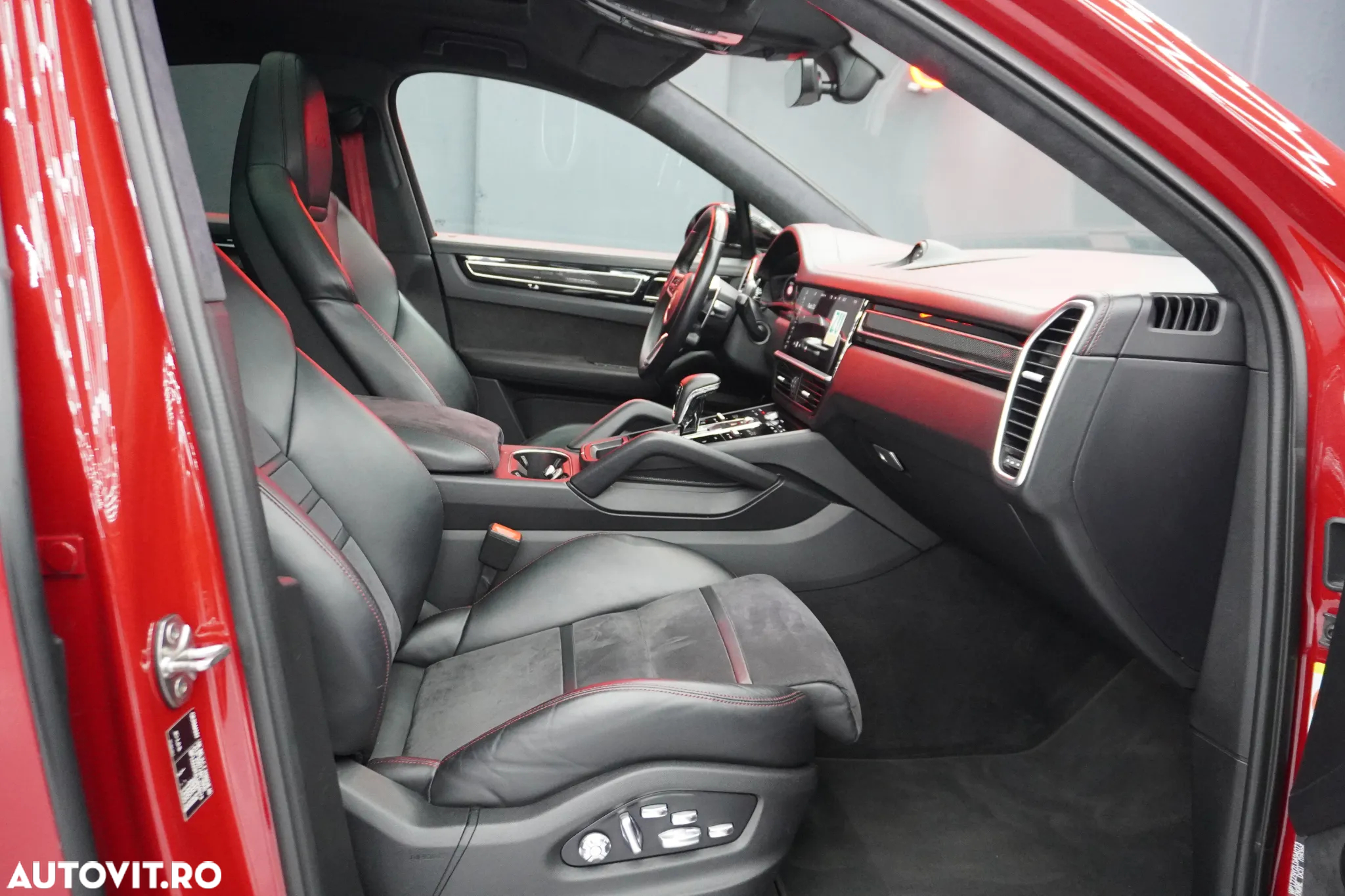 Porsche Cayenne Coupe GTS Tiptronic S - 23