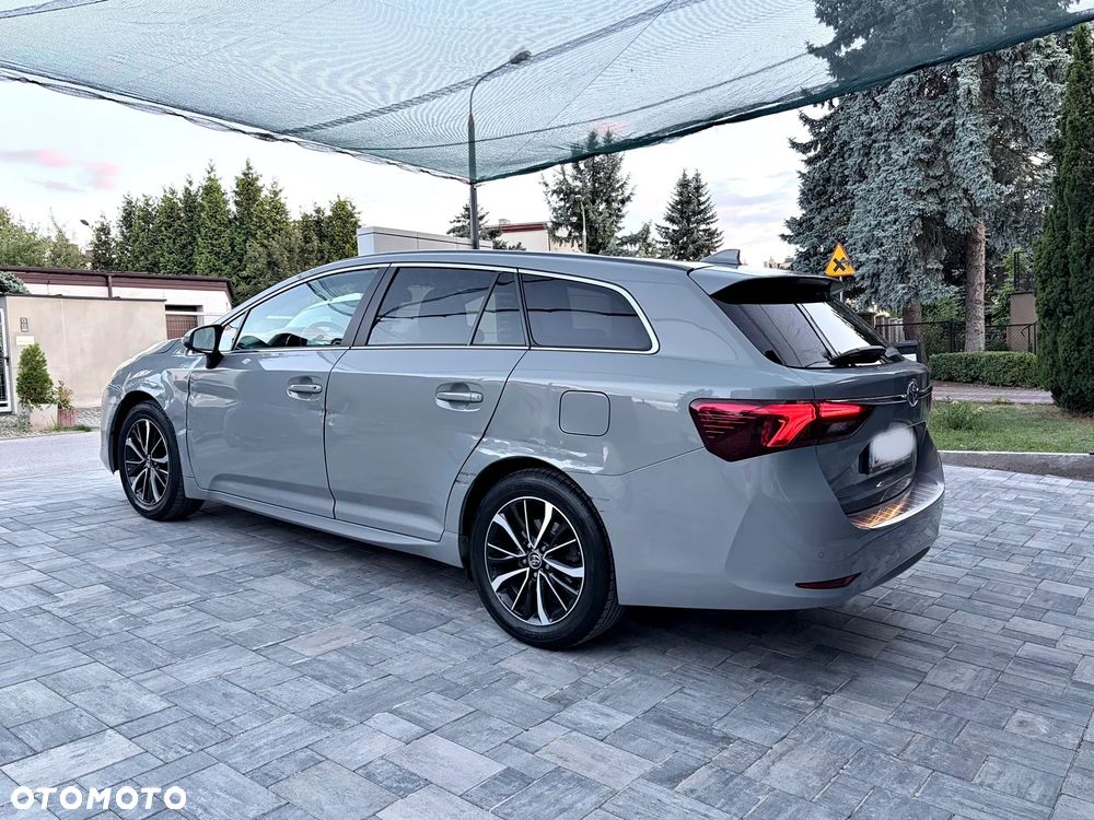 Toyota Avensis 1.8 Premium - 6