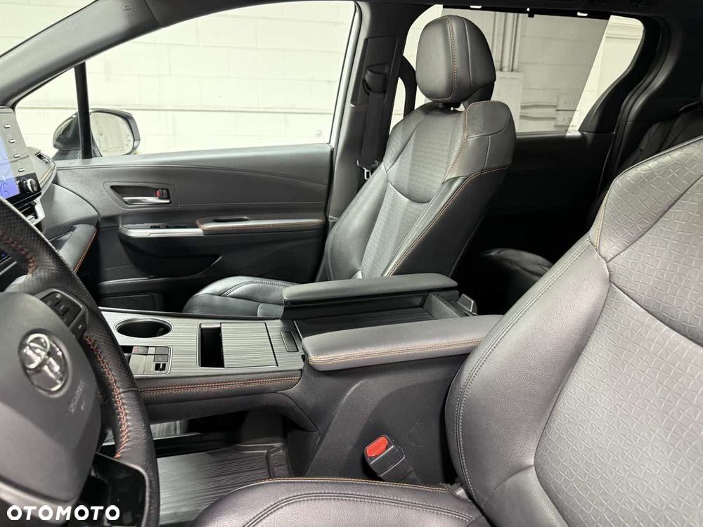 Toyota Sienna - 13