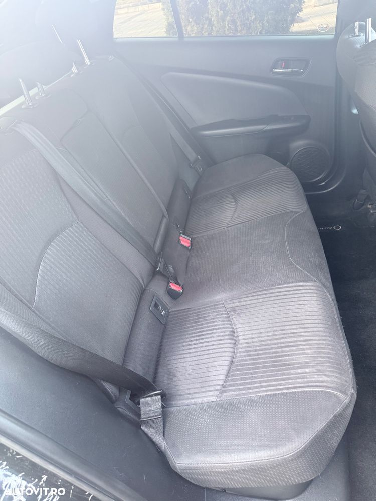 Toyota Prius Hybrid - 10