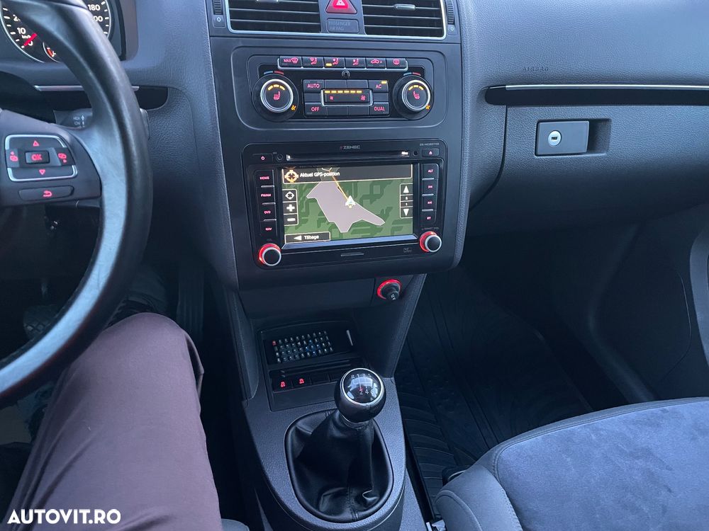 Volkswagen Touran - 28