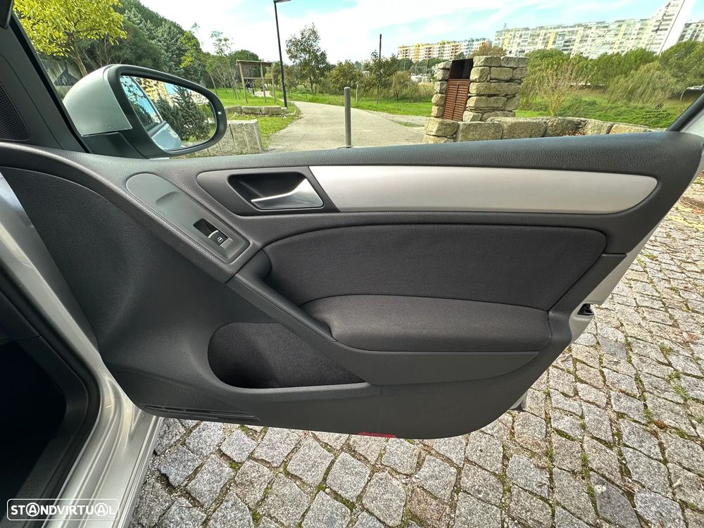 VW Golf 2.0 TDi BlueMotion Edition - 41