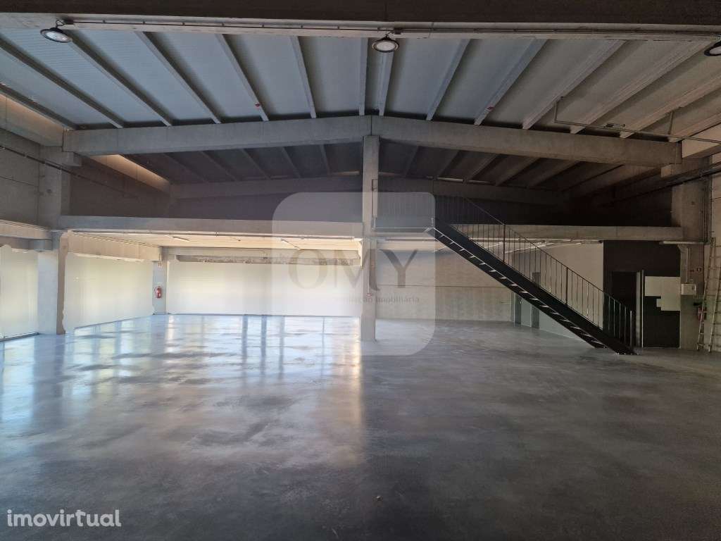 Loja nova com 2 pisos e cais junto à Zona Industrial de Vila Real - Grande imagem: 5/18