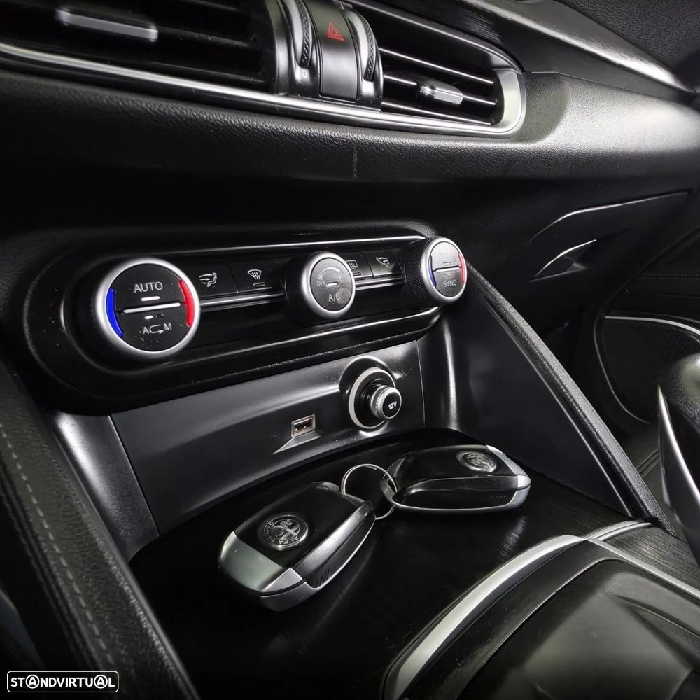 Alfa Romeo Stelvio 2.2 D Super AT8 - 25
