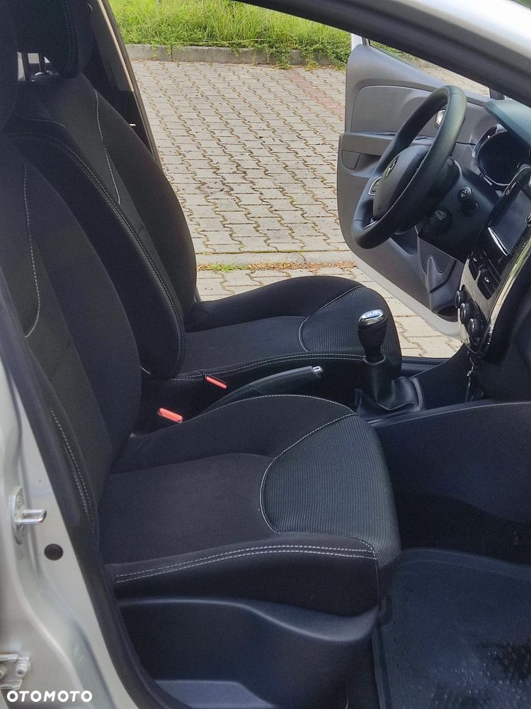 Renault Clio 1.2 16V Confort Privilege - 21
