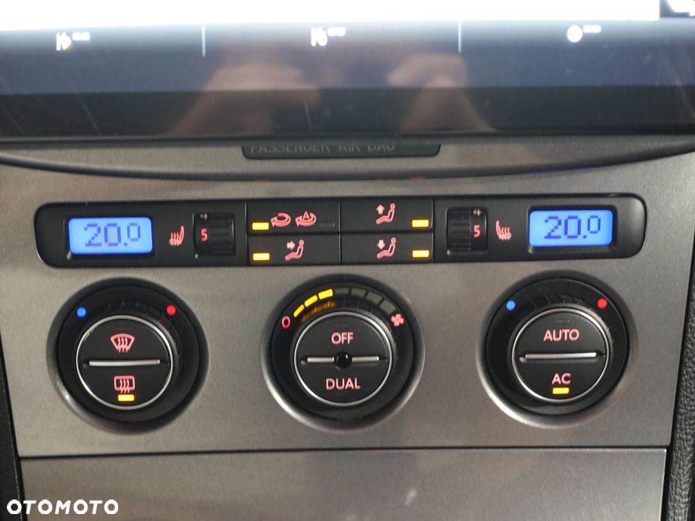 Volkswagen Passat - 32