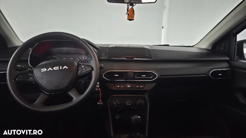 Dacia Logan TCe 90 MT5 Essential - 10