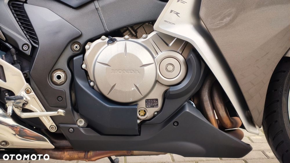 Honda VFR - 10