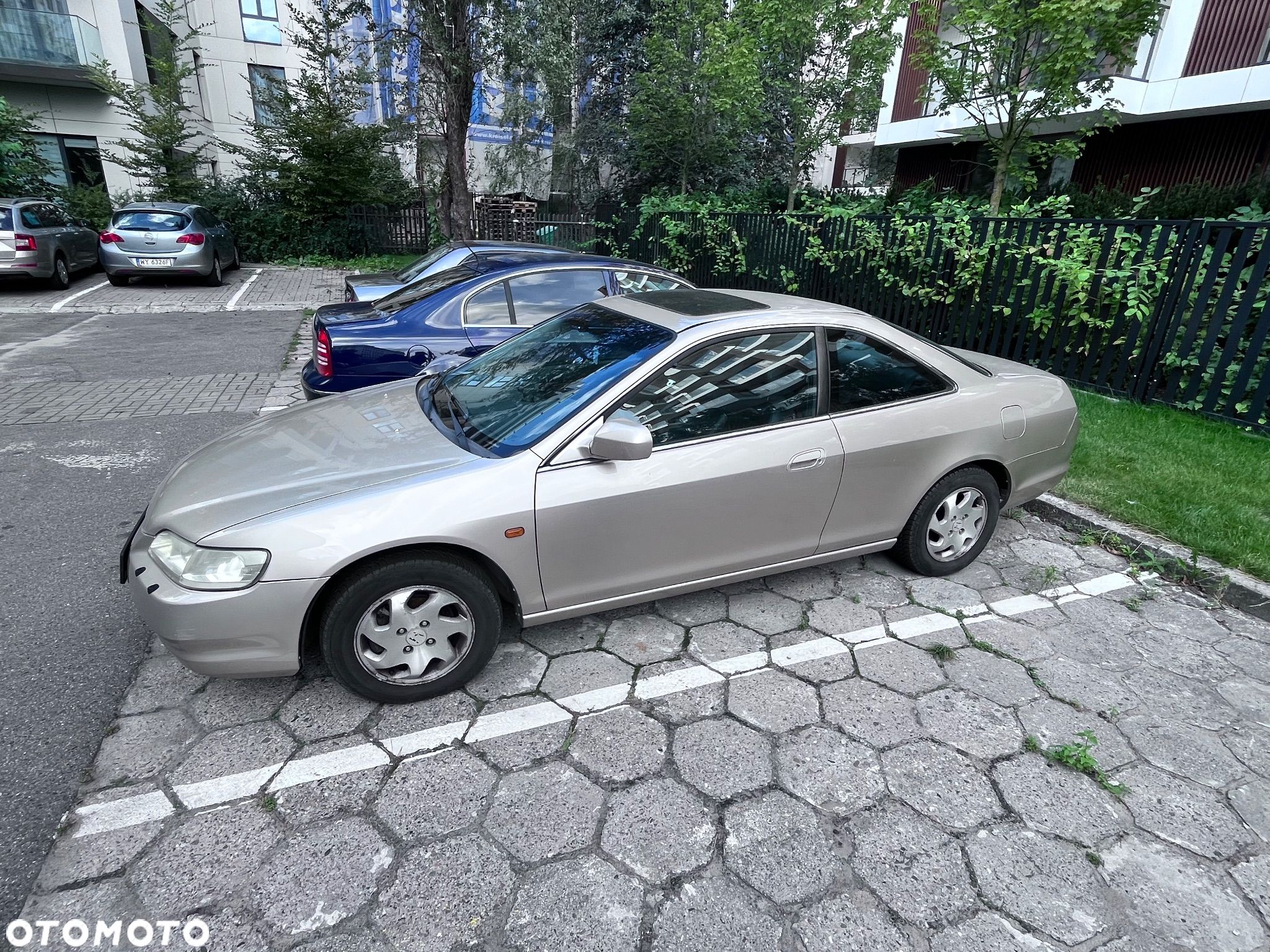 Honda Accord 2.0i ES - 1