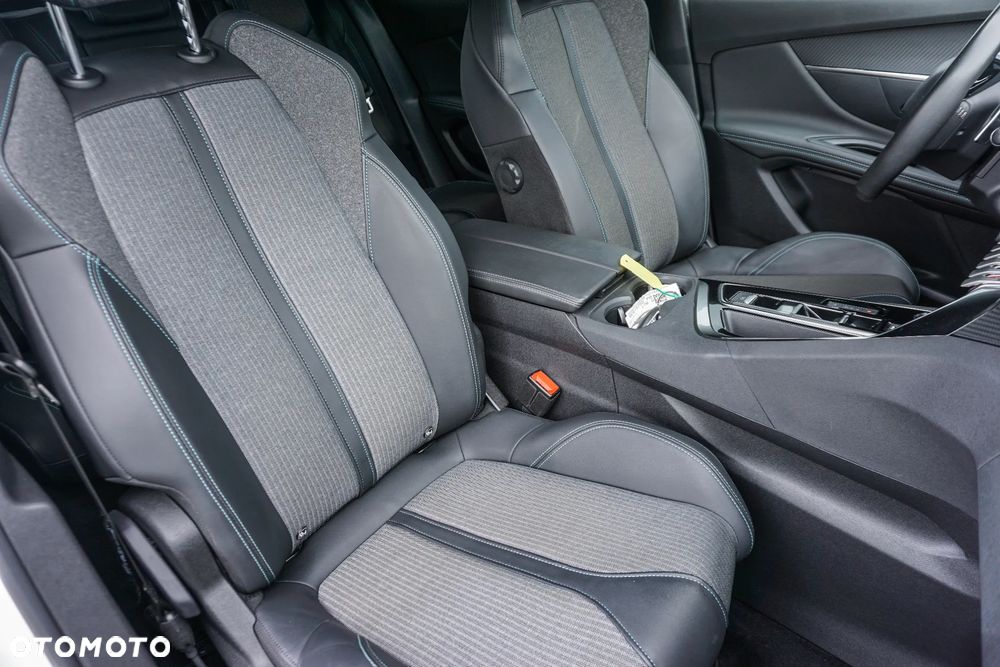 Peugeot 3008 1.2 PureTech Allure Pack S&S EAT8 - 38