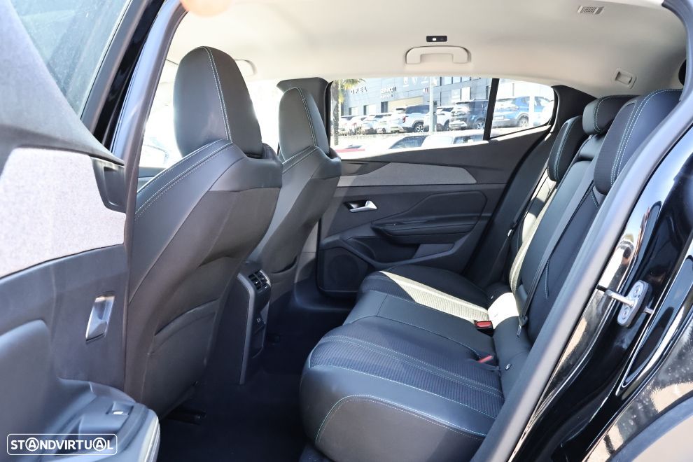 Peugeot 408 1.6 Hybrid Allure e-EAT8 - 17