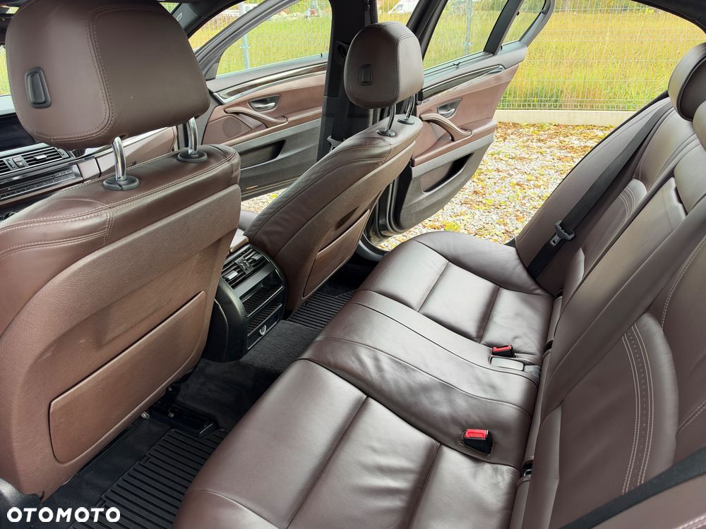 BMW Seria 5 528i xDrive Luxury Line - 35