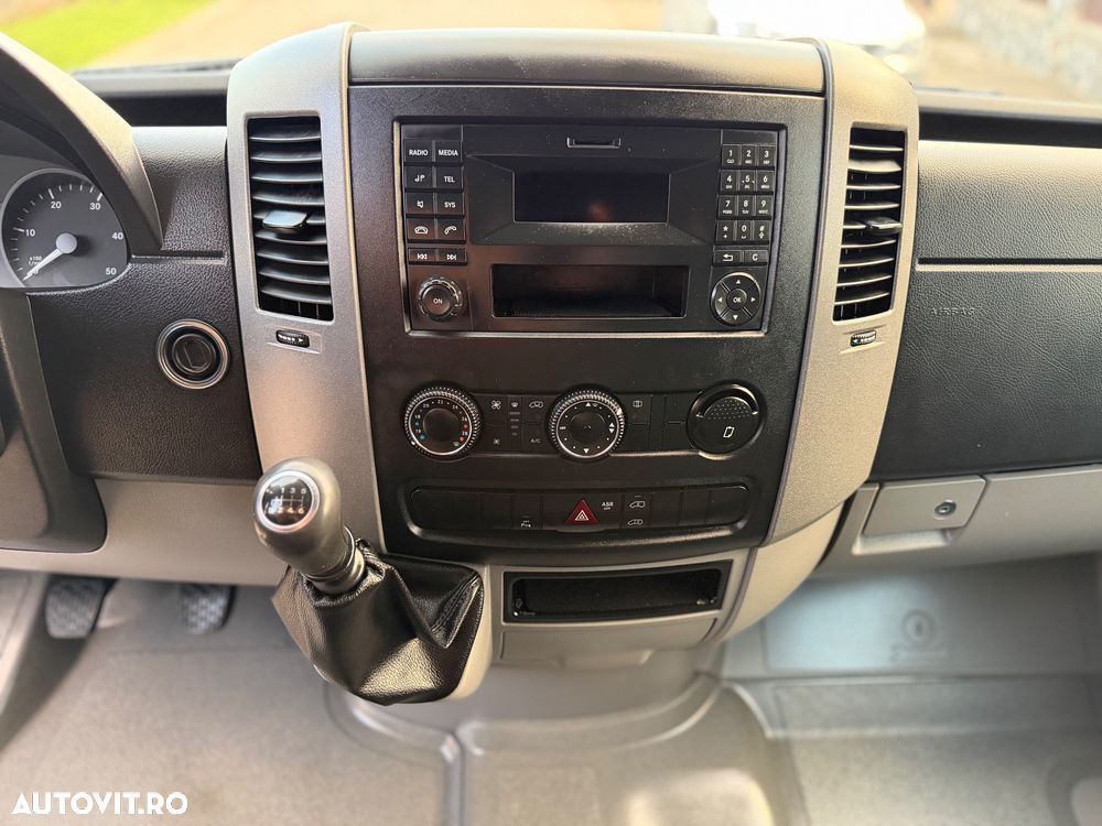 Mercedes-Benz Sprinter - 10