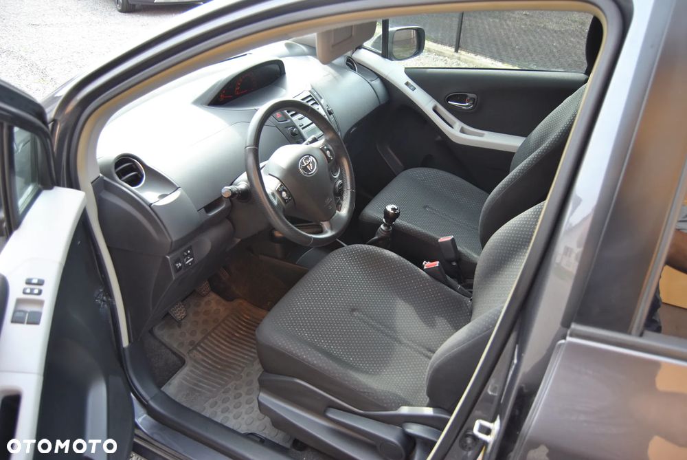 Toyota Yaris 1.33 VVT-i Executive - 40