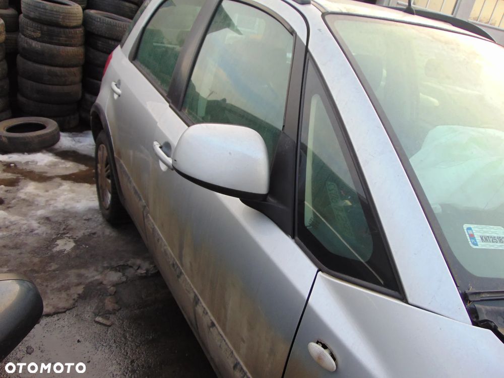 DRZWI PRAWE PRZÓD PRZEDNIE SUZUKI SX4 FIAT SEDICI ZCC Z LISTWĄ - 1