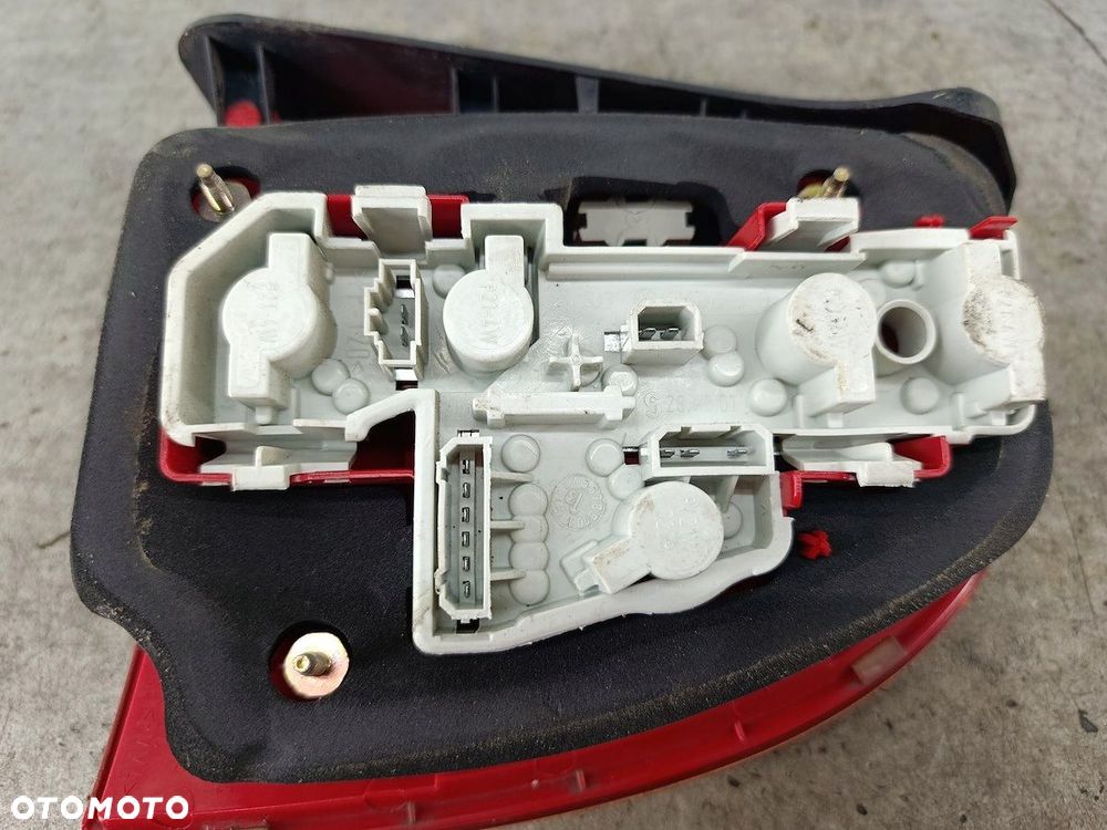 LAMPA TYLNA LEWA VW PASSAT B5 FL 3B5945095AE SEDAN - 3