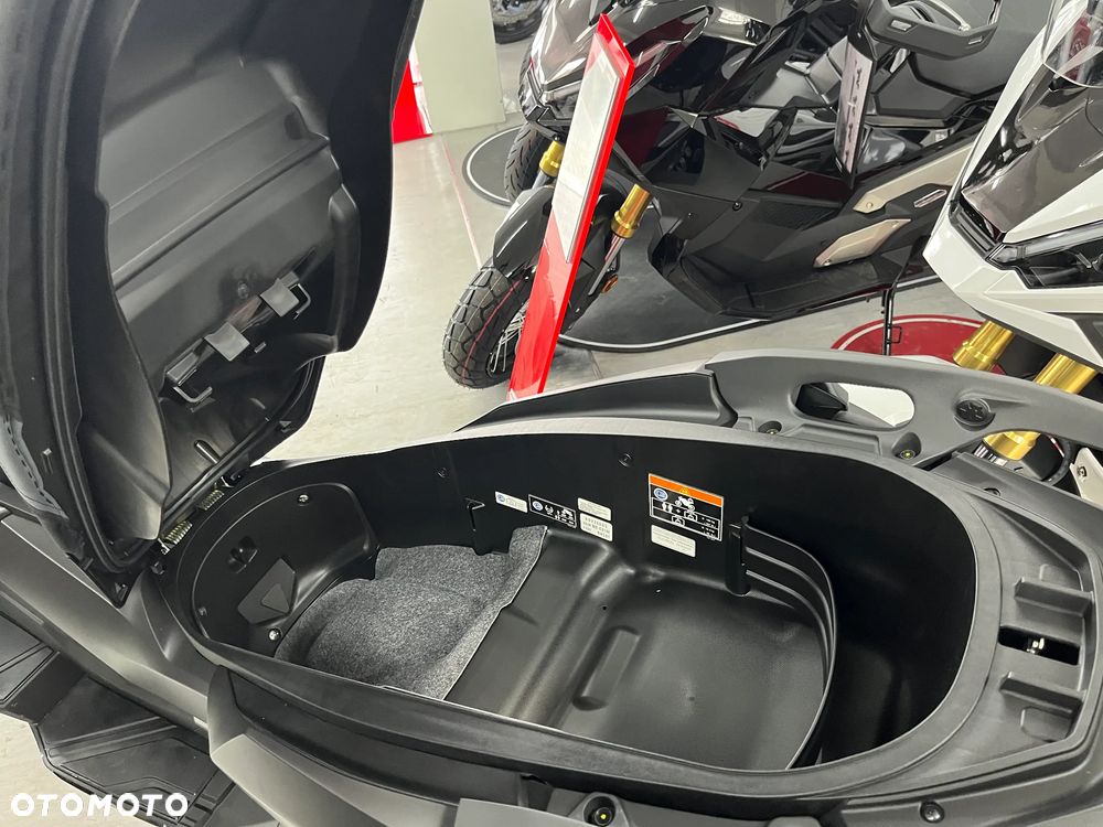 Honda ADV350 - 5