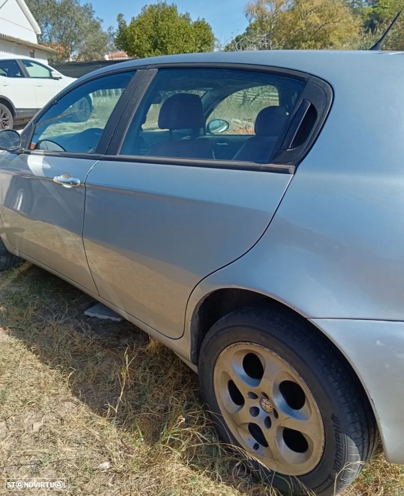 Alfa Romeo 147 1.9 JTD Plus - 4