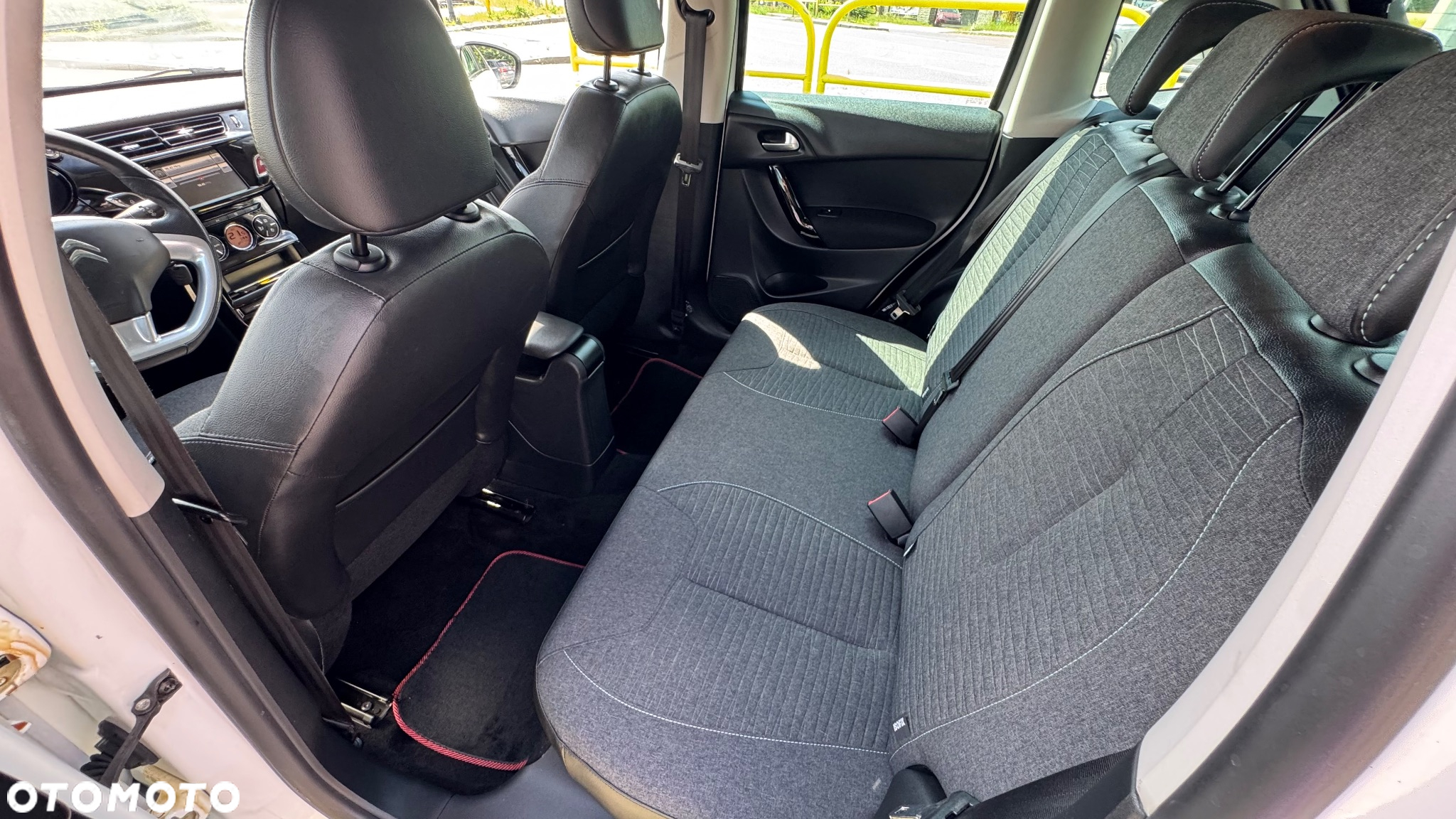Citroën C3 1.2 PureTech Exclusive - 24