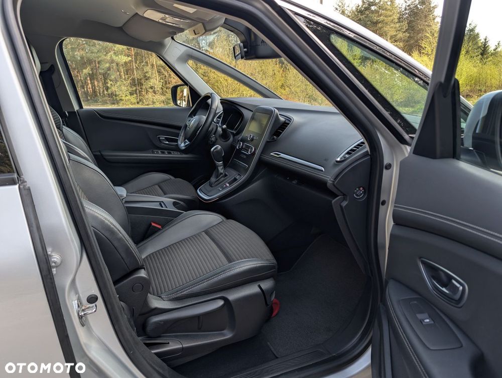 Renault Grand Scenic - 22