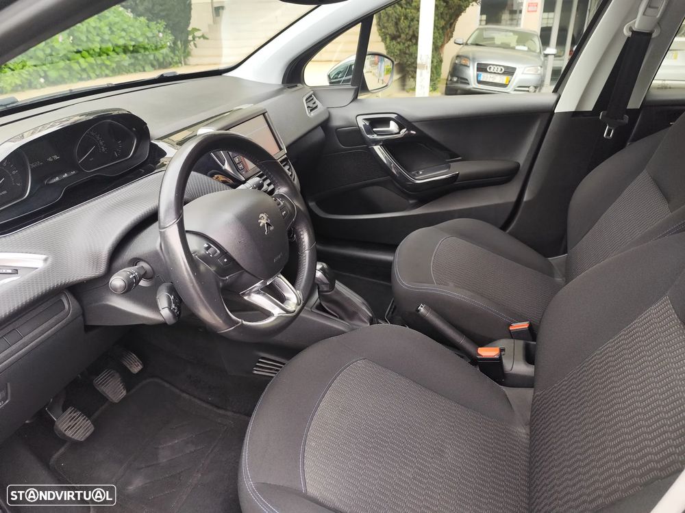 Peugeot 208 1.2 PureTech Style - 4