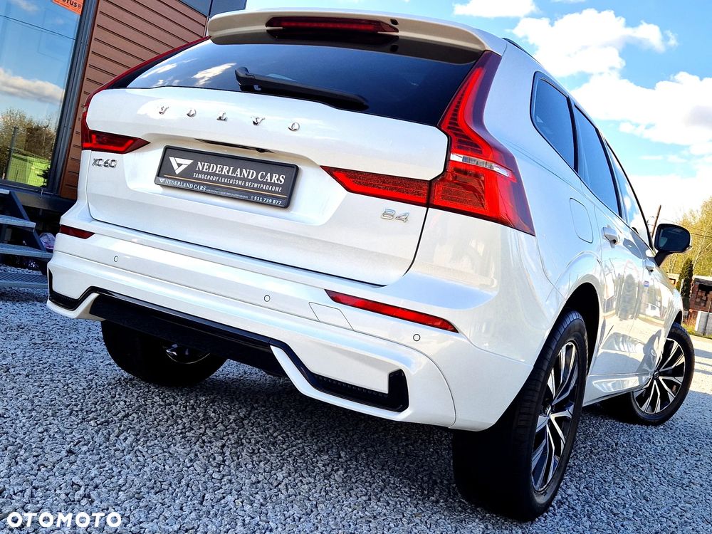 Volvo XC 60 B4 D Plus Dark - 8