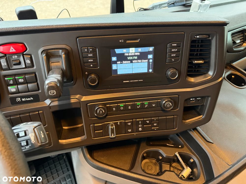Scania R450 MEGA / NOWE OPONY / 2x LODÓWKA / ZBIORNIKI 1400 L / TACHOGRAF NOWEJ GENERACJI GEN2v2 / LOW DECK / LED / POLSKI SALON / 2019 ROK !! - 24